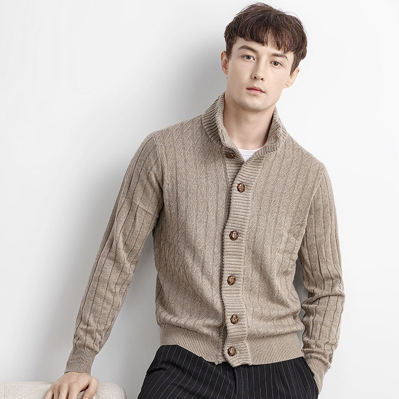 วัสดุสำหรับเสื้อสเวตเตอร์และเสื้อของผู้ชายคืออะไร? วัสดุอะไรที่มีคุณภาพดีเสื้อสเวตเตอร์สวมเสื้อสวมหัวผ้าคอตตอนหรือเสื้อสเวตเตอร์คอร์โปเวอร์รอบคอ